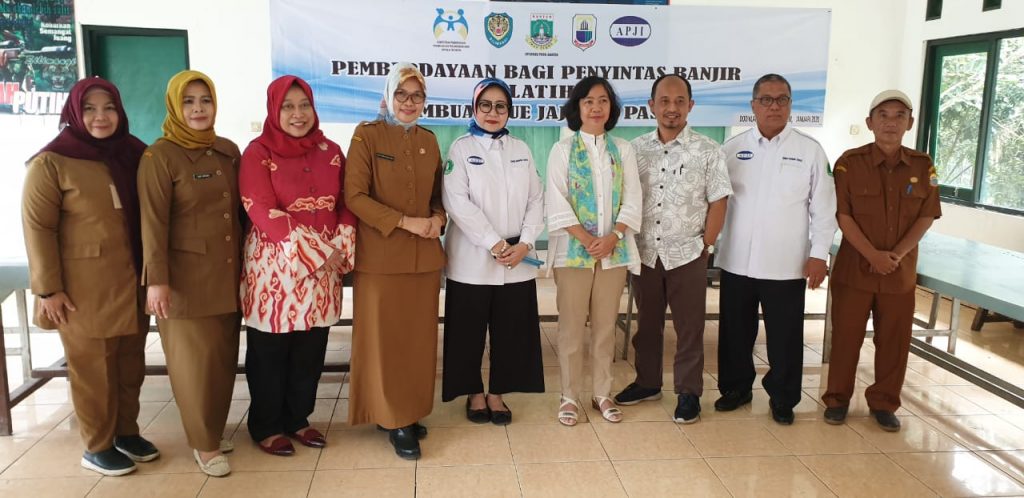 Pemberdayaan Bagi Penyintas Banjir Pelatihan Membuat Jajan Pasar