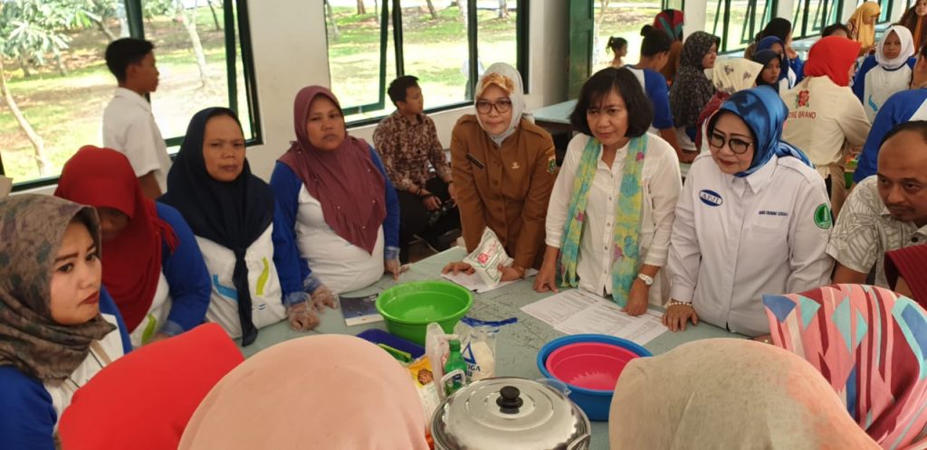 Pemberdayaan Bagi Penyintas Banjir Pelatihan Membuat Jajan Pasar