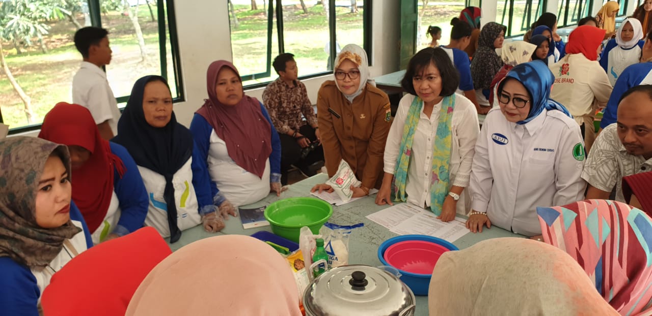 Pemberdayaan Bagi Penyintas Banjir Pelatihan Membuat Jajan Pasar